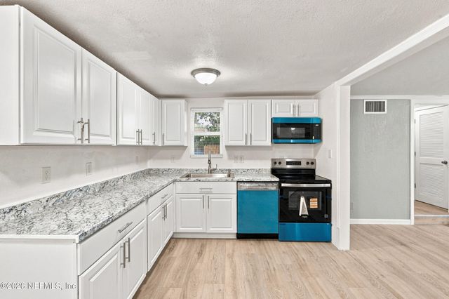 3261 TIGER HOLE Road, Jacksonville, FL 32216
