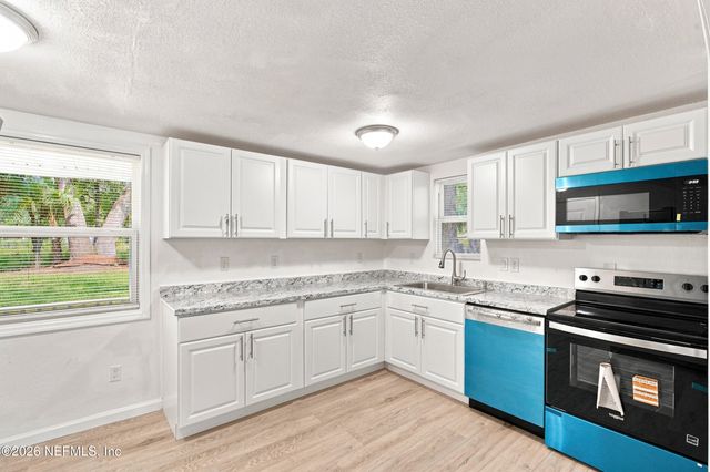 3261 TIGER HOLE Road, Jacksonville, FL 32216