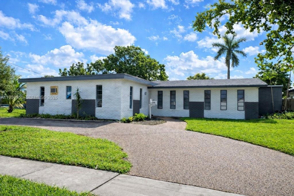 2450 NW 85th Ave A, Sunrise, FL 33322