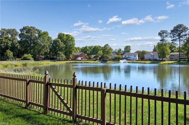 122 Rockmor LN, Yorktown, VA 23693