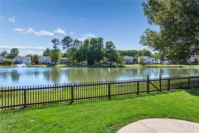 122 Rockmor LN, Yorktown, VA 23693