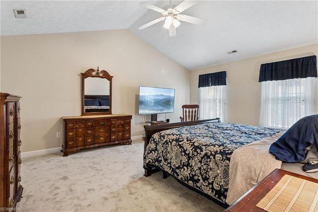122 Rockmor LN, Yorktown, VA 23693