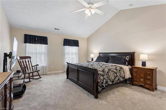 122 Rockmor LN, Yorktown, VA 23693