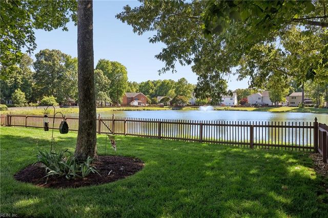 122 Rockmor LN, Yorktown, VA 23693