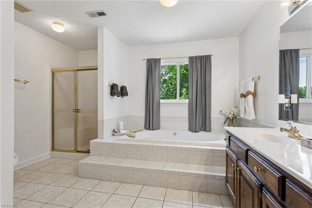 122 Rockmor LN, Yorktown, VA 23693
