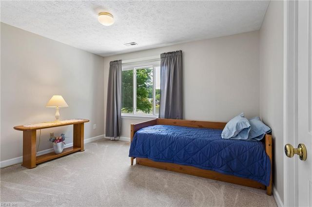 122 Rockmor LN, Yorktown, VA 23693