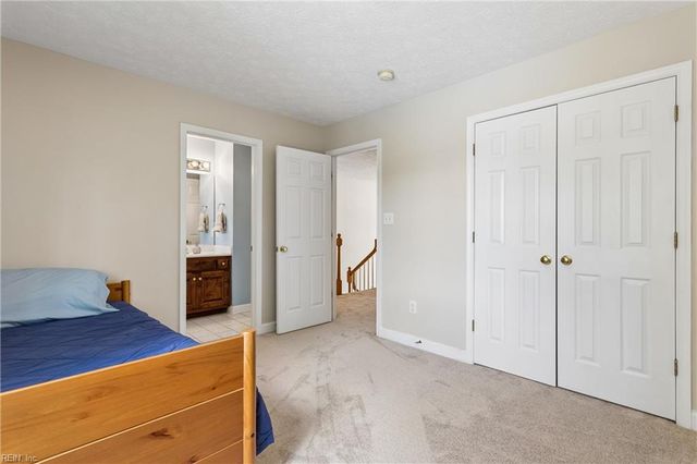 122 Rockmor LN, Yorktown, VA 23693