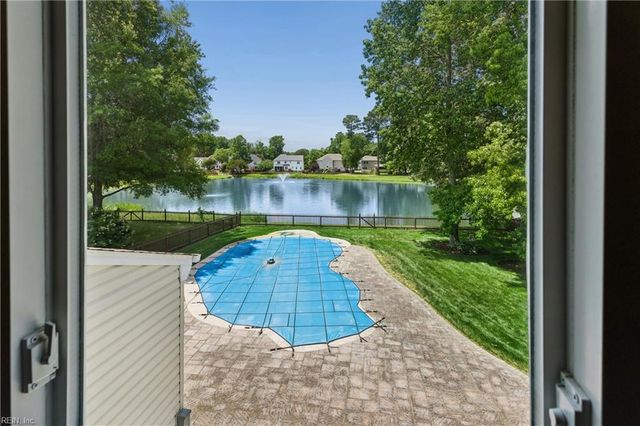 122 Rockmor LN, Yorktown, VA 23693