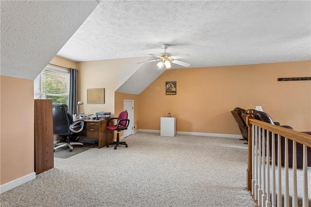 122 Rockmor LN, Yorktown, VA 23693