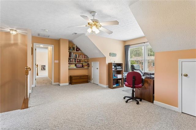 122 Rockmor LN, Yorktown, VA 23693