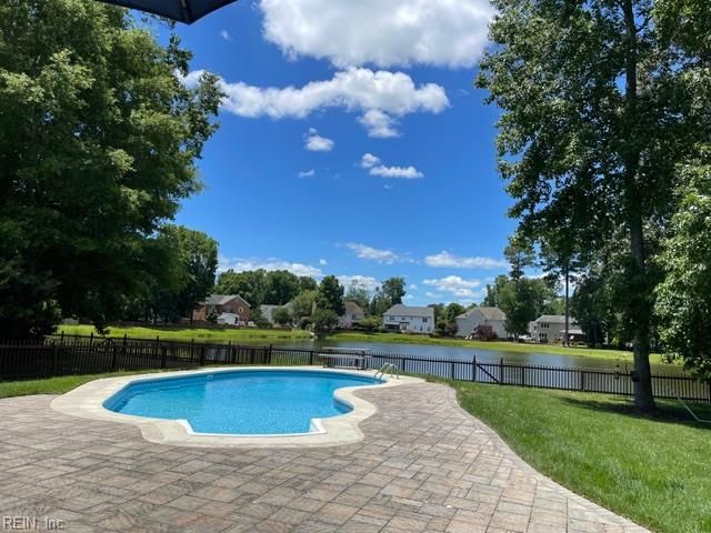 122 Rockmor LN, Yorktown, VA 23693