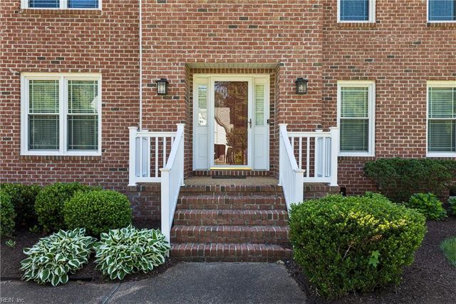 122 Rockmor LN, Yorktown, VA 23693