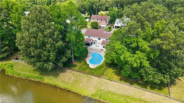 122 Rockmor LN, Yorktown, VA 23693