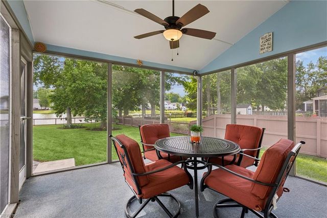 122 Rockmor LN, Yorktown, VA 23693