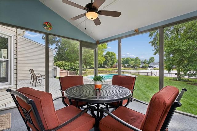 122 Rockmor LN, Yorktown, VA 23693