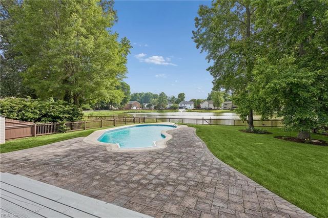 122 Rockmor LN, Yorktown, VA 23693