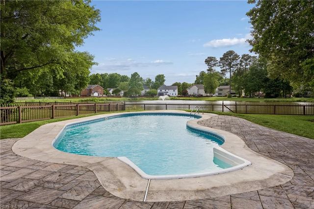 122 Rockmor LN, Yorktown, VA 23693
