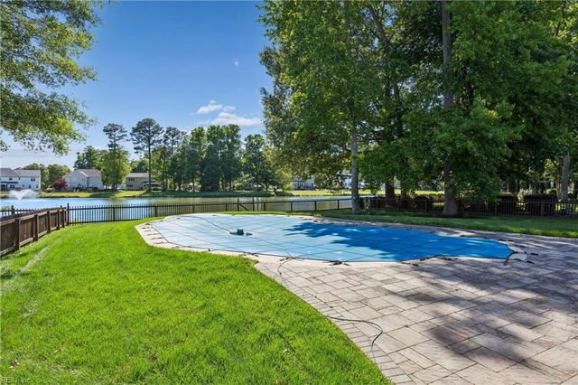 122 Rockmor LN, Yorktown, VA 23693
