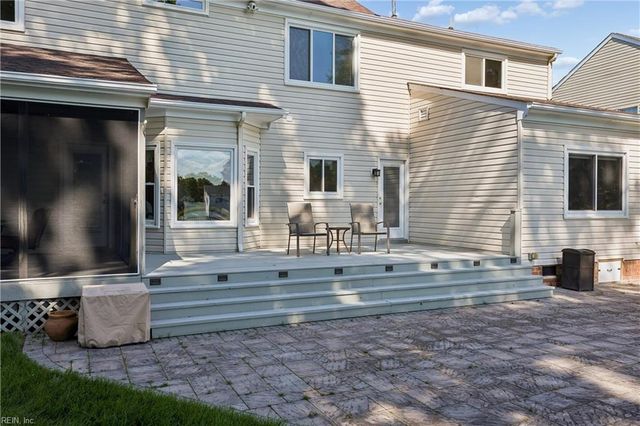 122 Rockmor LN, Yorktown, VA 23693