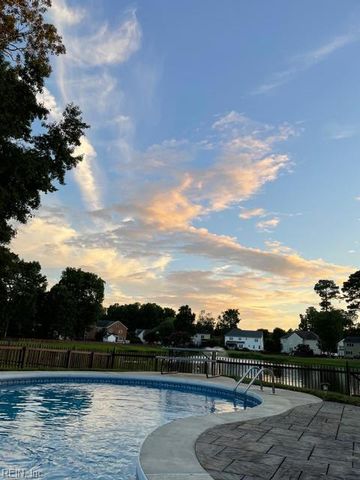 122 Rockmor LN, Yorktown, VA 23693