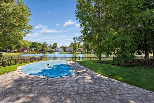 122 Rockmor LN, Yorktown, VA 23693