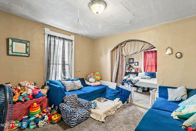 702 E Broadway Street, Toledo, OH 43605