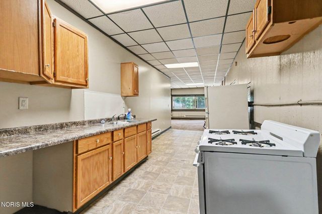 702 E Broadway Street, Toledo, OH 43605