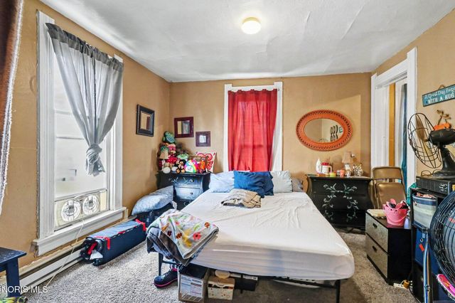 702 E Broadway Street, Toledo, OH 43605
