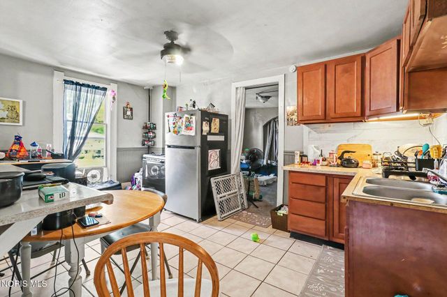 702 E Broadway Street, Toledo, OH 43605