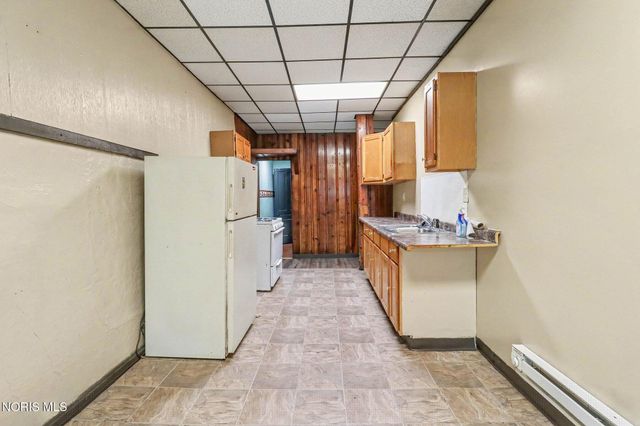 702 E Broadway Street, Toledo, OH 43605