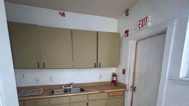 903 West Craig Pl, San Antonio, TX 78201