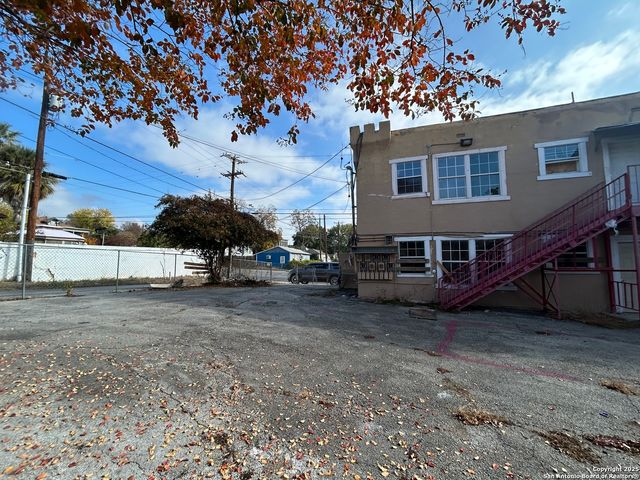 903 West Craig Pl, San Antonio, TX 78201