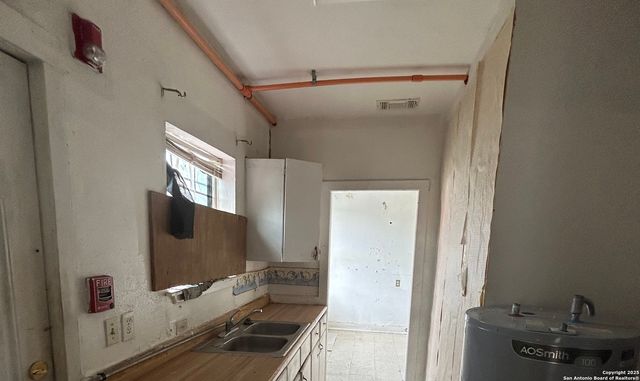 903 West Craig Pl, San Antonio, TX 78201