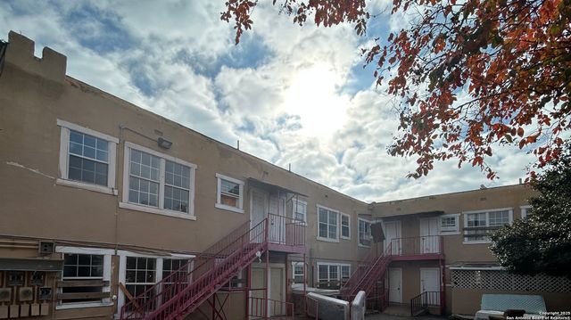 903 West Craig Pl, San Antonio, TX 78201