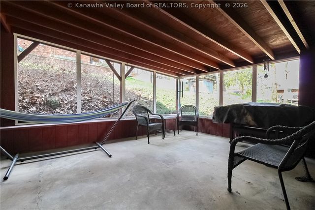 2731 Kincaid Drive, St Albans, WV 25177