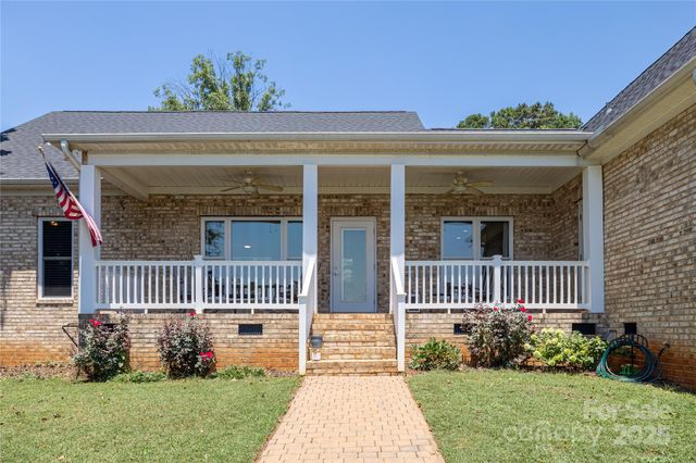 735 Pebble Point, Salisbury, NC 28146