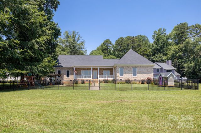 735 Pebble Point, Salisbury, NC 28146