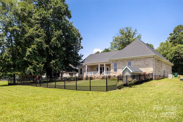 735 Pebble Point, Salisbury, NC 28146
