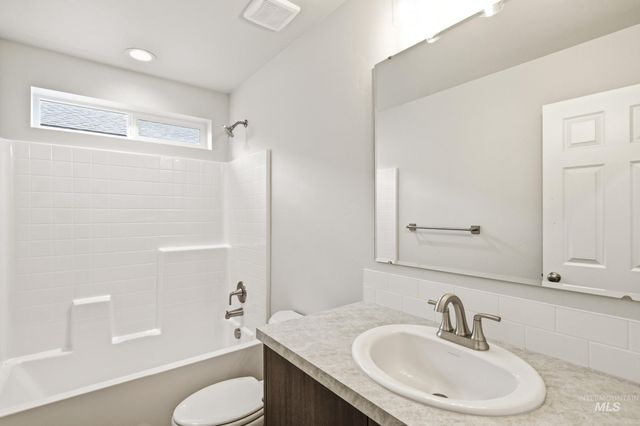 2367 W Fallon Lp, Nampa, ID 83651