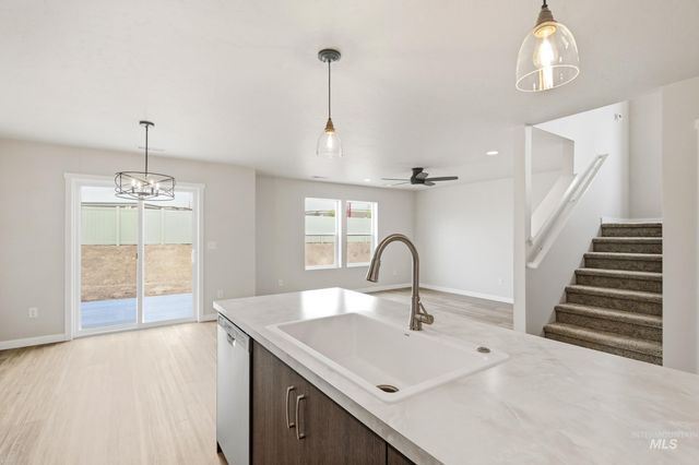 2367 W Fallon Lp, Nampa, ID 83651