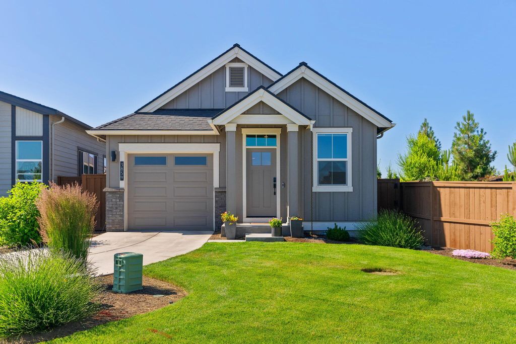 3859 NE Oakside Loop, Bend, OR 97701