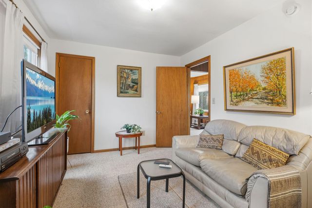 11 Ludlow Avenue, Saint Paul, MN 55108