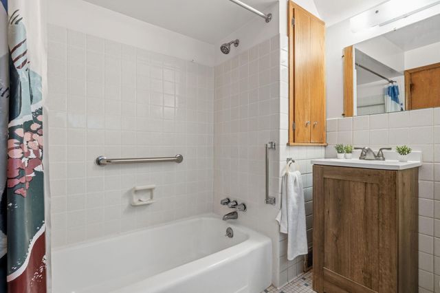 11 Ludlow Avenue, Saint Paul, MN 55108