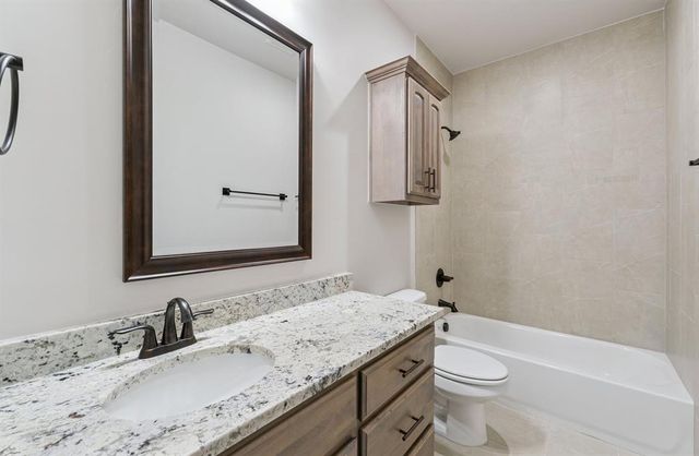 4009 Stone Hollow Lane, Edmond, OK 73034
