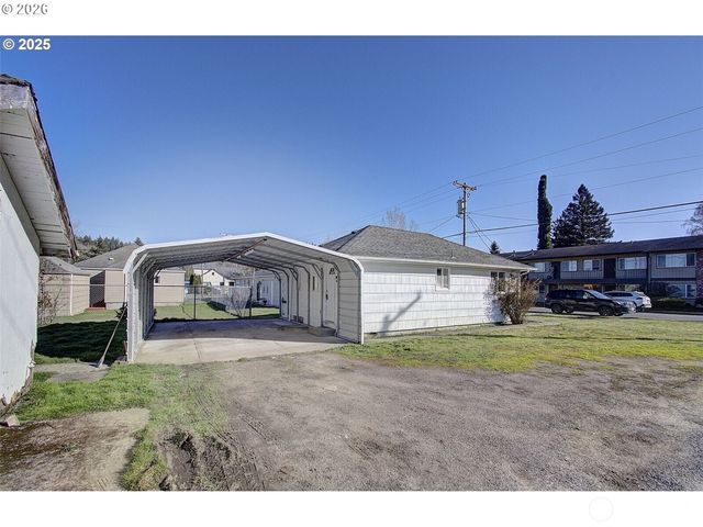 105 redpath Street, Kelso, WA 98675