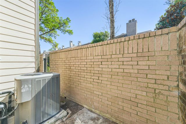 736 Country Place Drive A, Houston, TX 77079