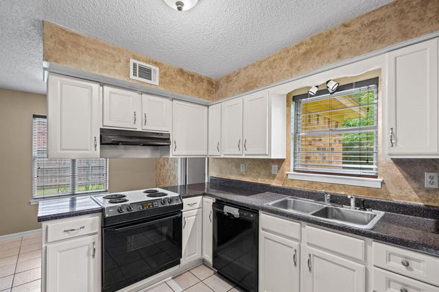 1032 GREENCLIFF RD, Collierville, TN 38017
