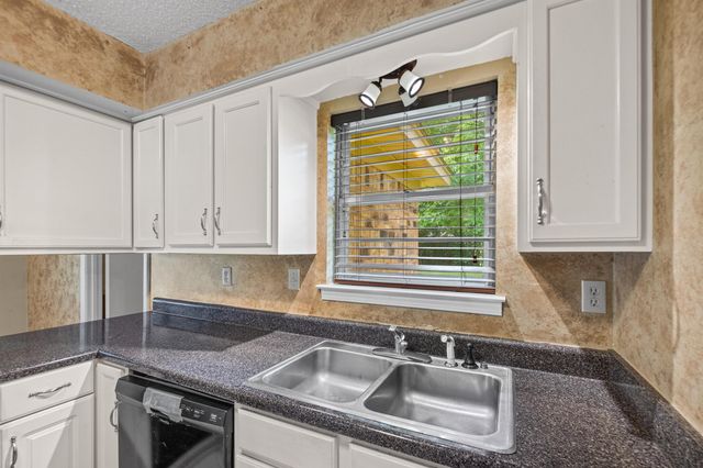 1032 GREENCLIFF RD, Collierville, TN 38017