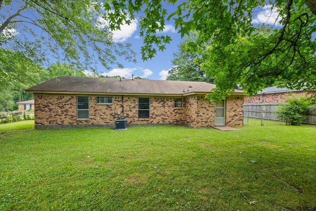 1032 GREENCLIFF RD, Collierville, TN 38017