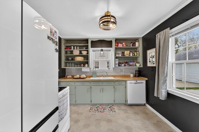 429 Shoreland DRIVE, Racine, WI 53402